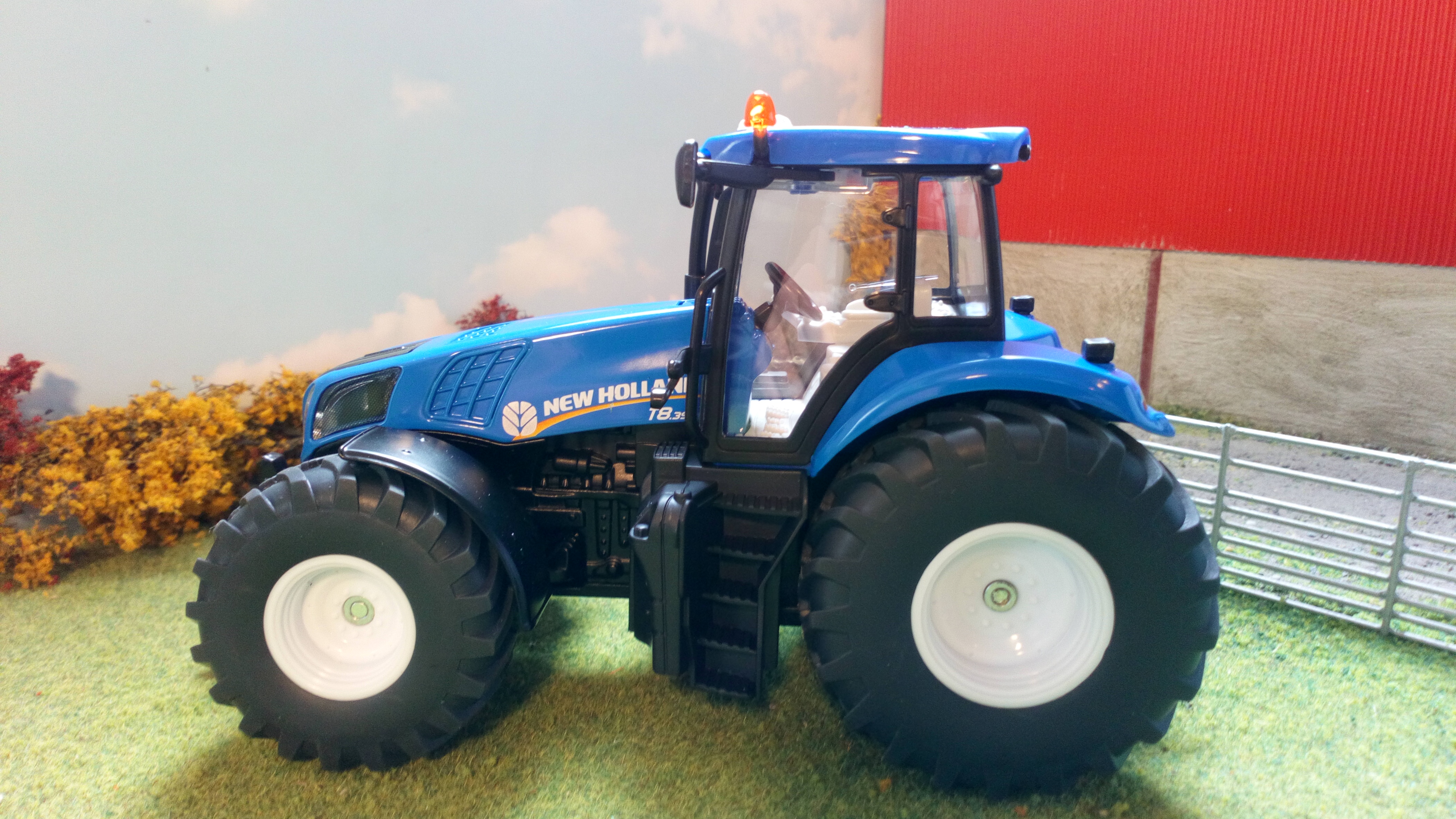 1012 BA Siku 1:82 Scale Toy New Holland T8.390 Farm Tractor  New Boxed - 