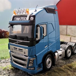 MARGE MODELS - Truck Solo Of Color Red - Volvo FH5 6x2 - 1/32 - MAR2321-03