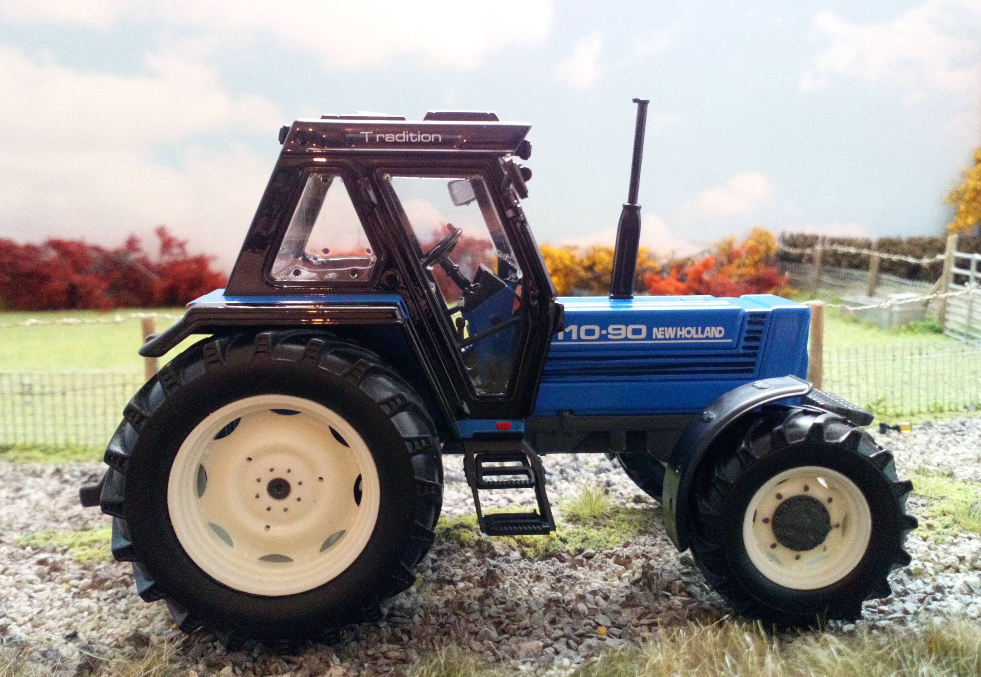 SPECIAL PRICE ROS New Holland 110-90 Tractor 1:32 scale 30115 