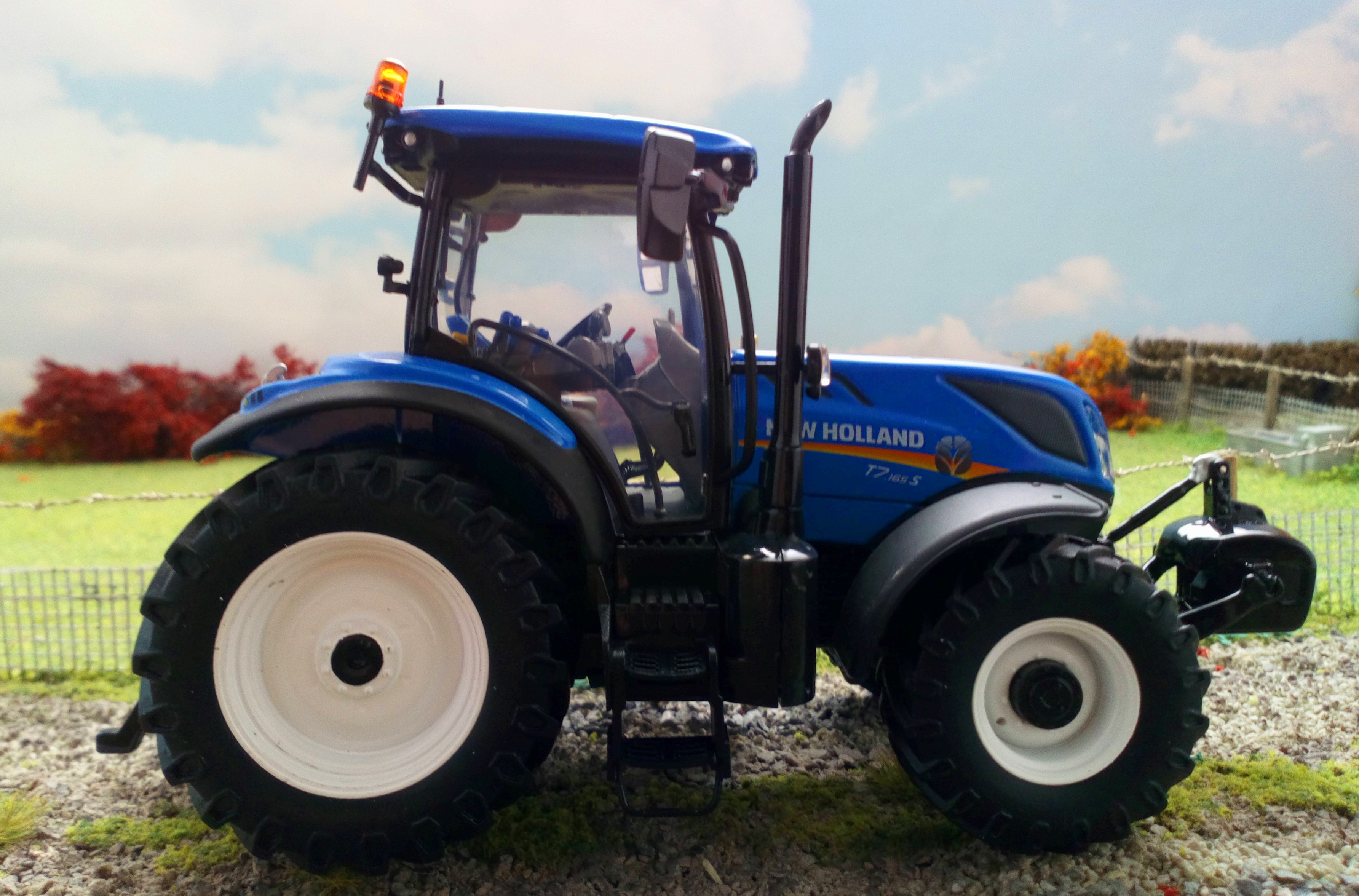 Universal Hobbies New Holland T7.165S Scale 1:32 UH5265 