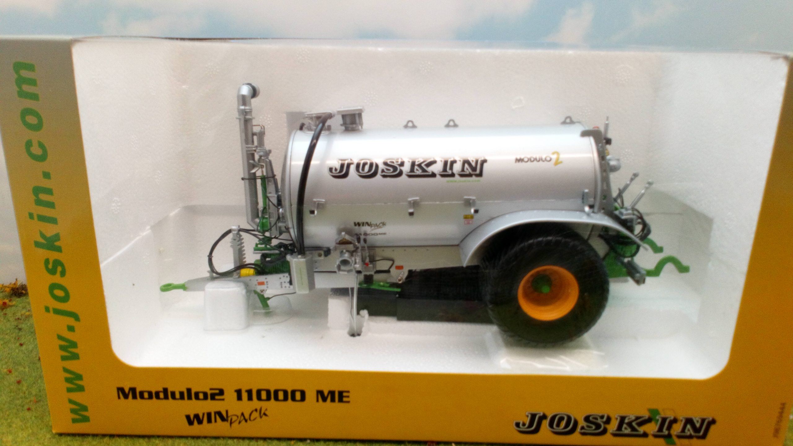 Universal Hobbies Joskin Modulo 2 110000 1:32 Scale Model Toy Christmas 