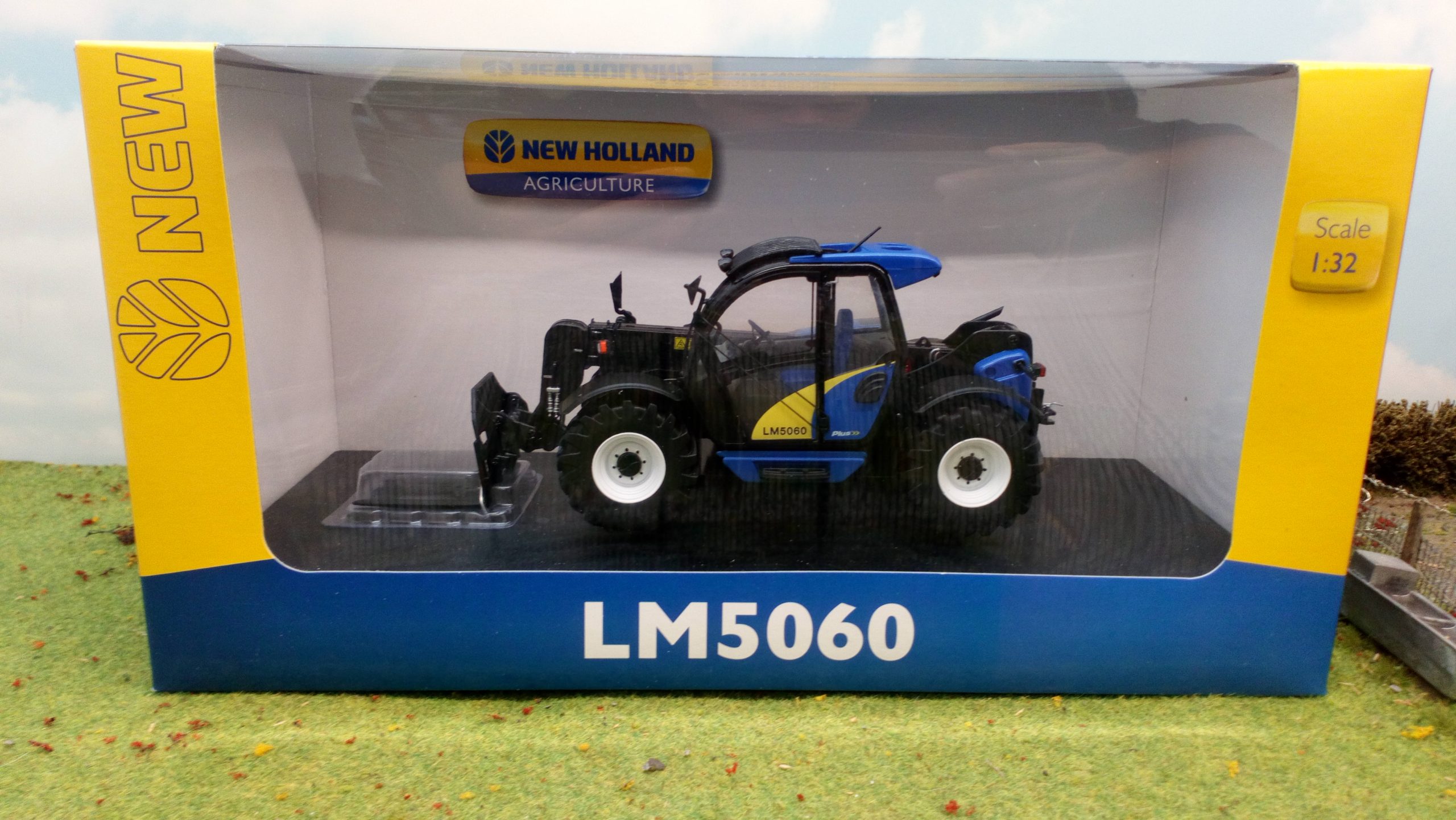 New Holland 1:32 Scale LM5060 Telescopic Forklift 