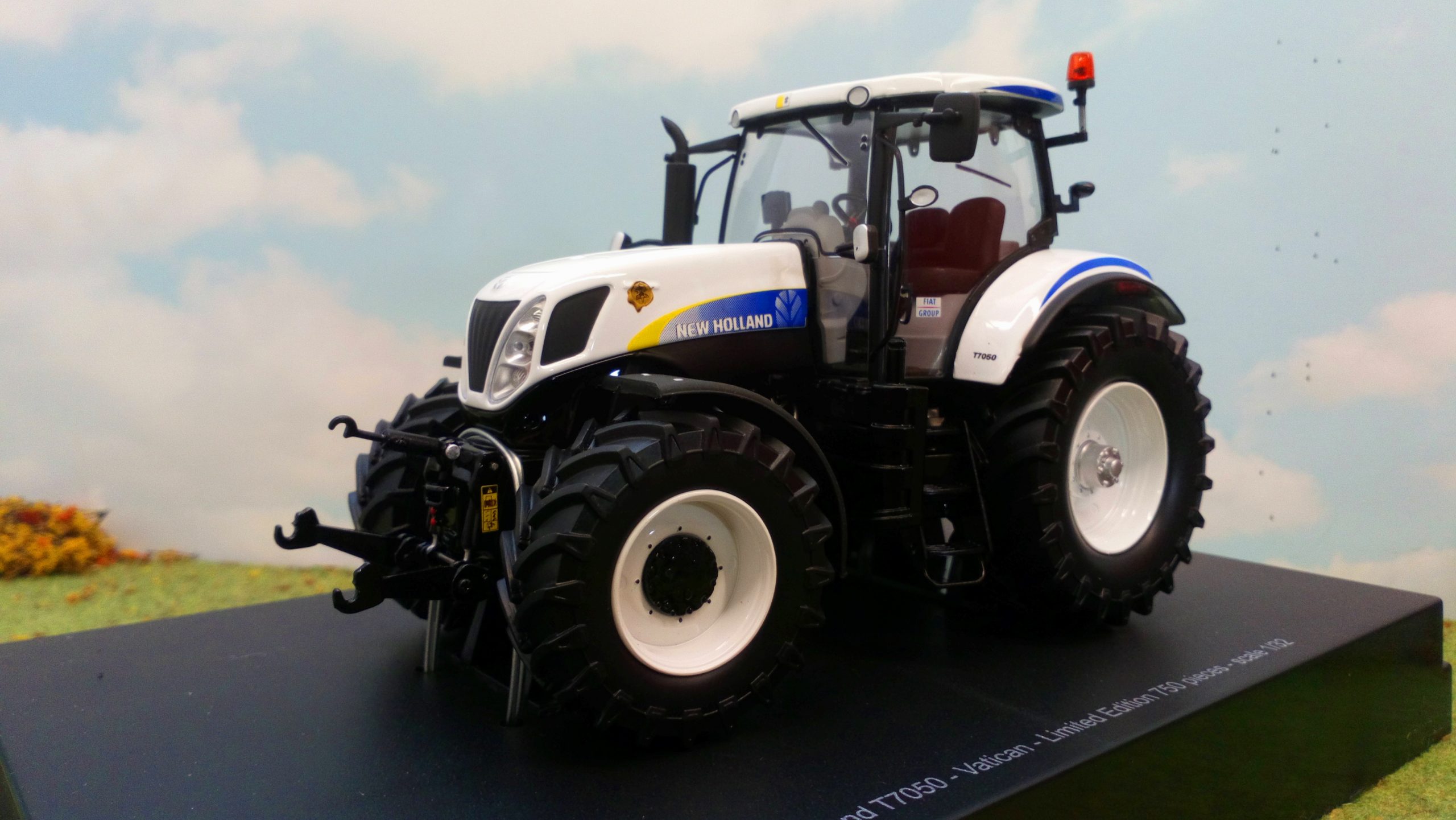 New Holland T7050 Trattore Tractor 1:32 Model ROS30137 ROS 